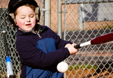 niños Niño con bate de beisbol